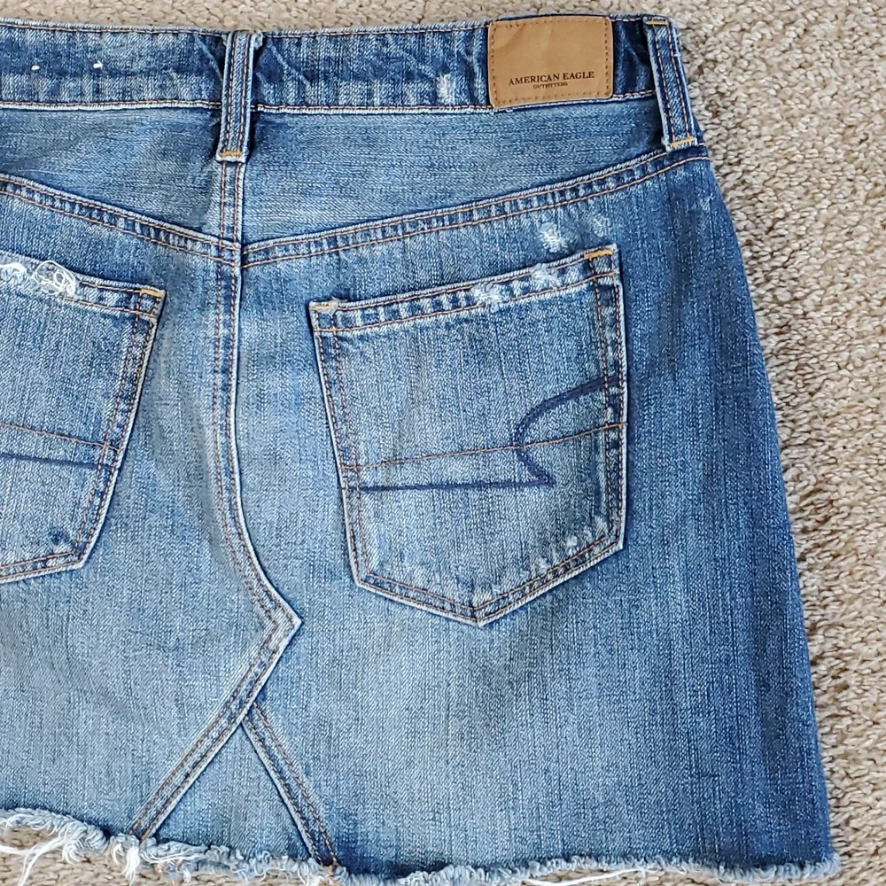 American Eagle Outfitters Blue Denim mini skirt size 2 distressed Frayed - Picture 5 of 10
